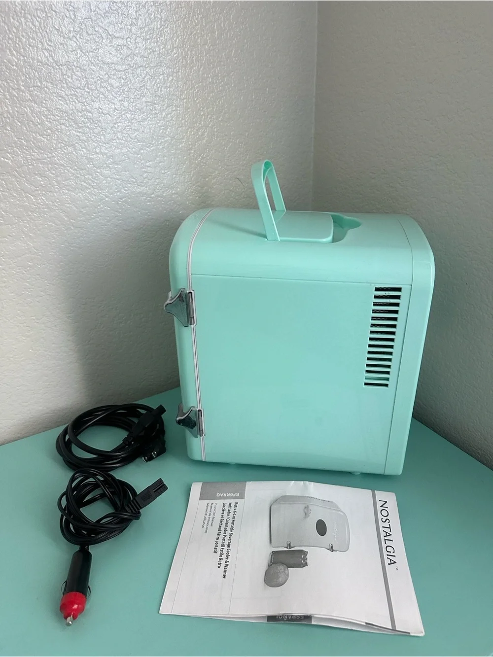 Nostalgias RF6RRAQ Retro 6-Can Personal Cooling & Heating Mini Refrigerator-new